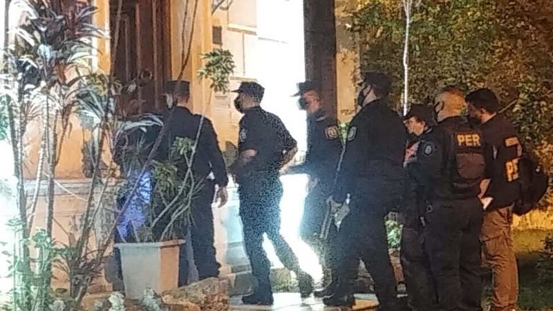 Fue a visitar a su madre y se encontró que la habían maniatado y asesinado