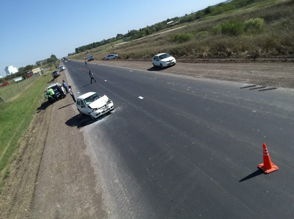 Borracho colisionó dos veces el auto de una mujer embarazada en la ruta 18
