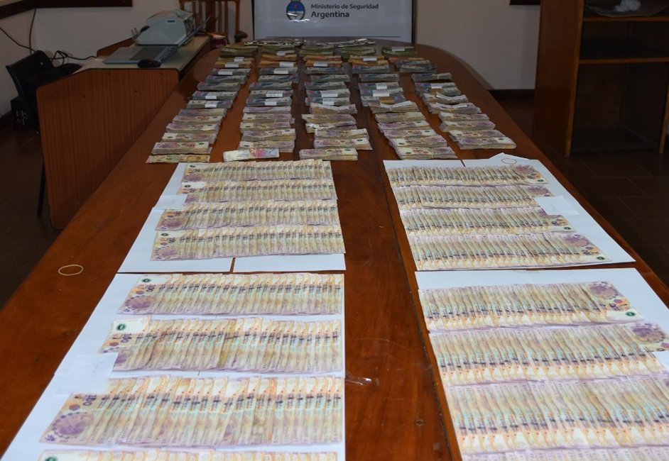 Incautan más de dos millones de pesos sin aval legal en la ruta 14