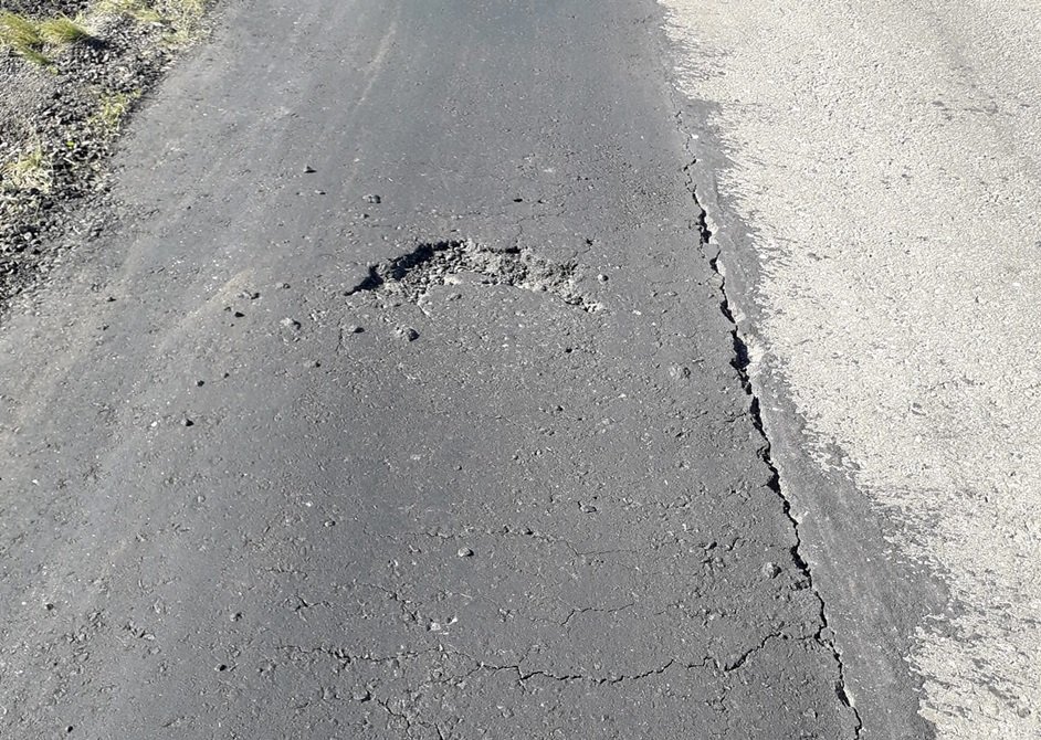 Ya hay baches sobres los parches de la autovía 18