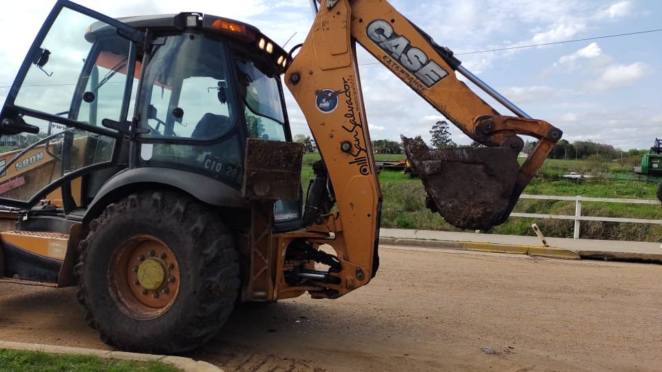 Secuestran retroexcavadora municipal tras protagonizar un accidente
