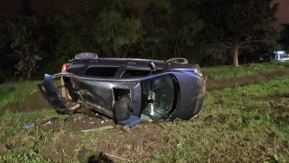 Un vehículo volcó en el acceso a Concepción del Uruguay