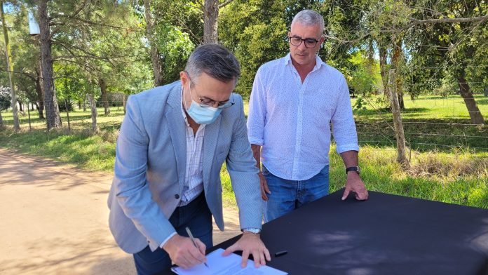 Firmaron el acta de inicio de obra para el cordón cuneta en el barrio Ex Ciclista