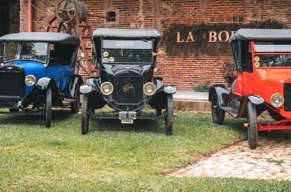 Comenzó el Encuentro internacional de autos clásicos y antiguos