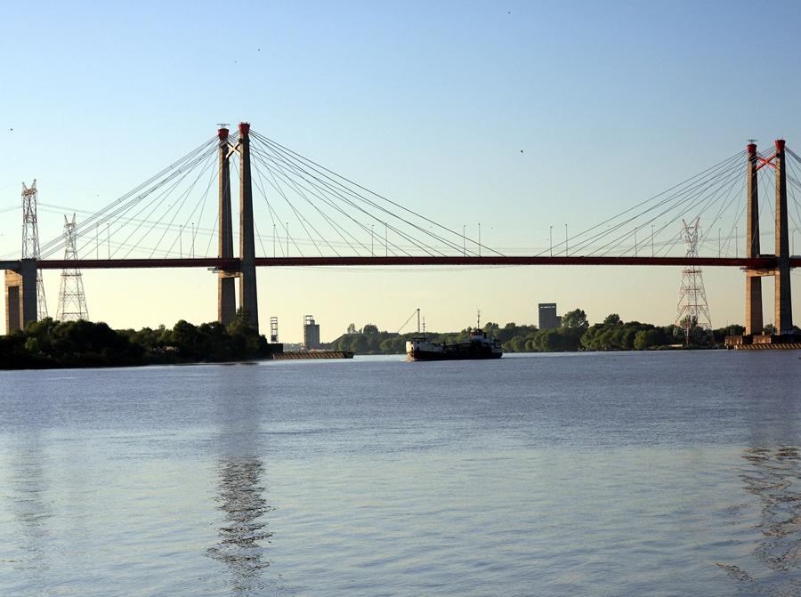 Dos hermanos se tiraron del puente Zárate - Brazo Largo