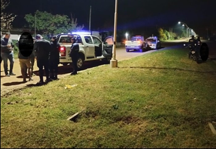 Merodeaban “mirando los patios de las viviendas” y fueron detenidos