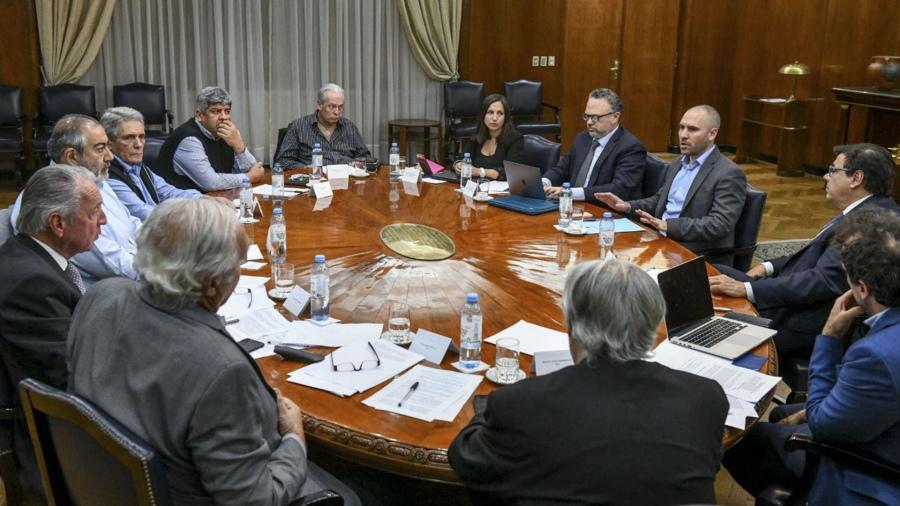 El Gobierno adelantó a junio los aumentos del Salario Mínimo