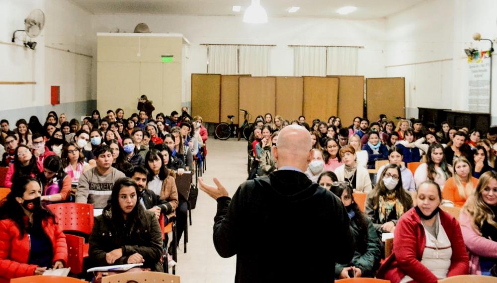 Más de 200 personas asistieron a la charla sobre prevención de adicciones ofrecida por CAFESG