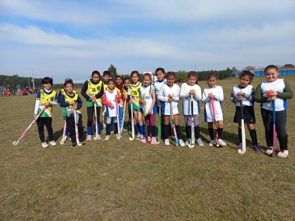 Alumnos de Hockey participaron de un encuentro de escuelitas