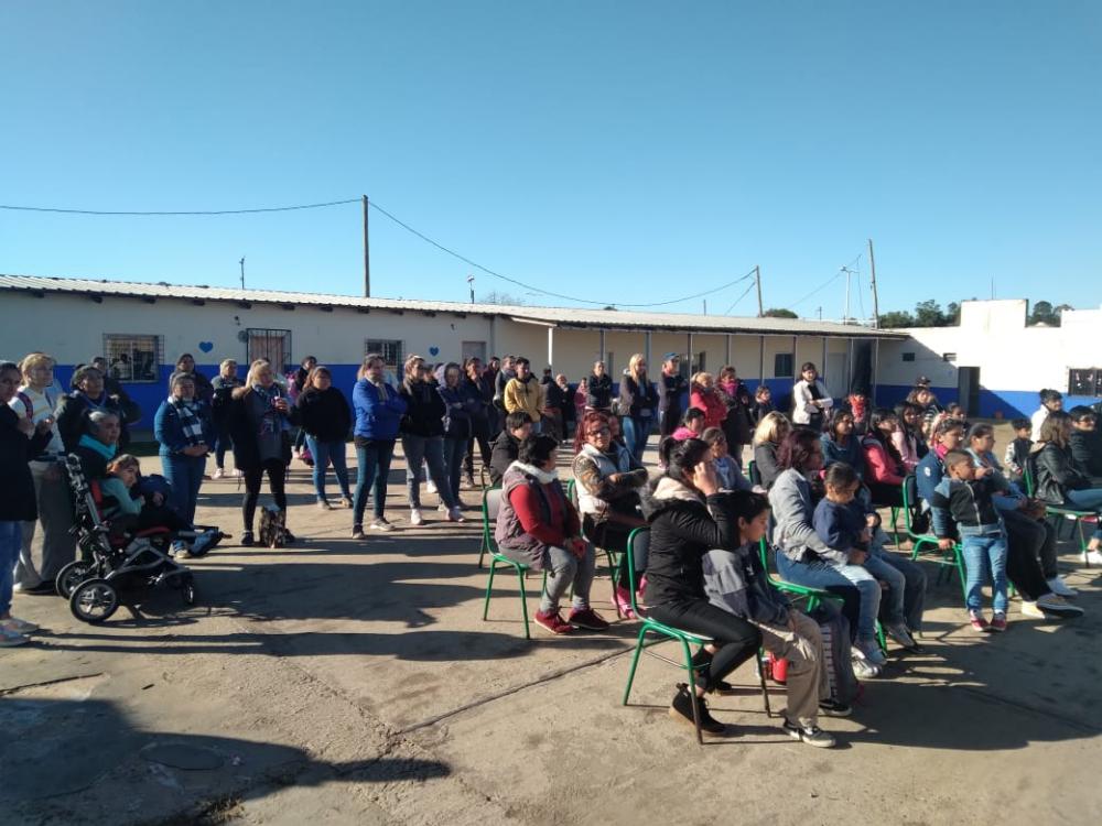 Capacitan a mujeres en albañilería