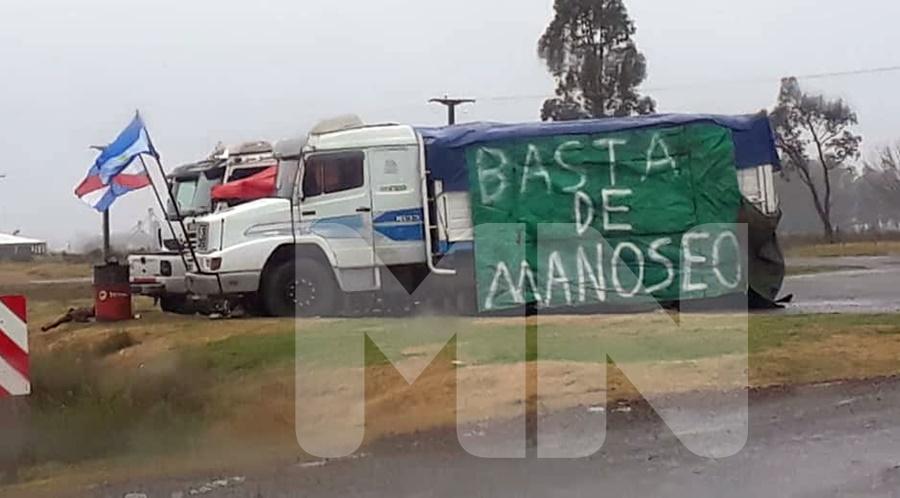En San Salvador, hay piquete de camiones en la autovía 18