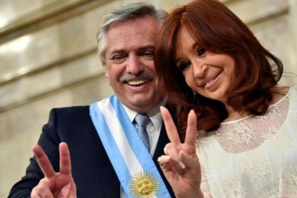 Silencios cómplices y espejos que delatan