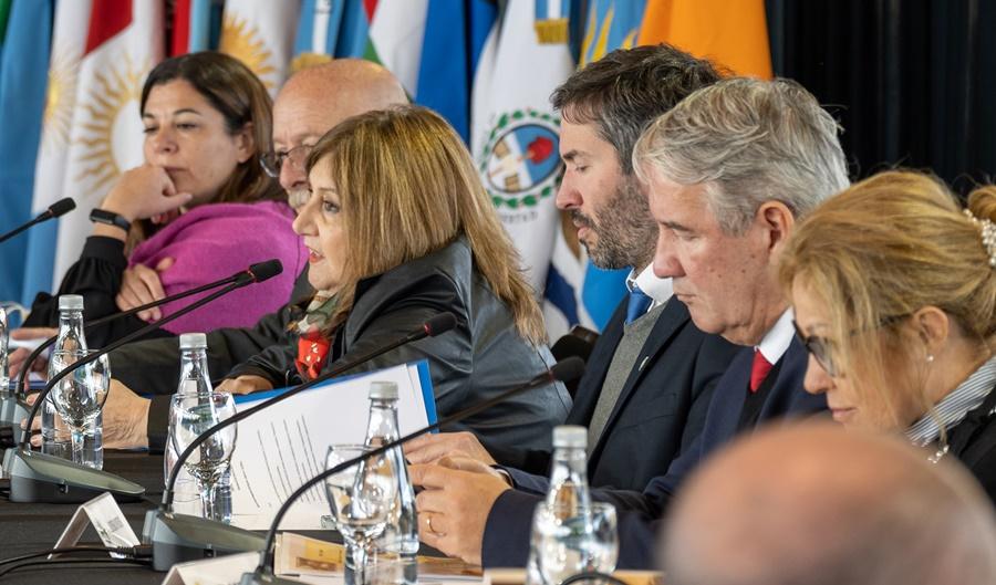 Acordaron extender la jornada en las escuelas primarias
