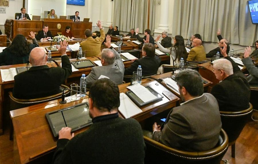 El Senado realizó una nueva sesión donde aprobó varios temas