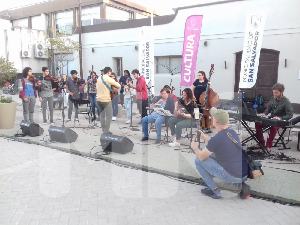 El “Ensamble Itinerante” realizó actividades y un concierto en la semipeatonal