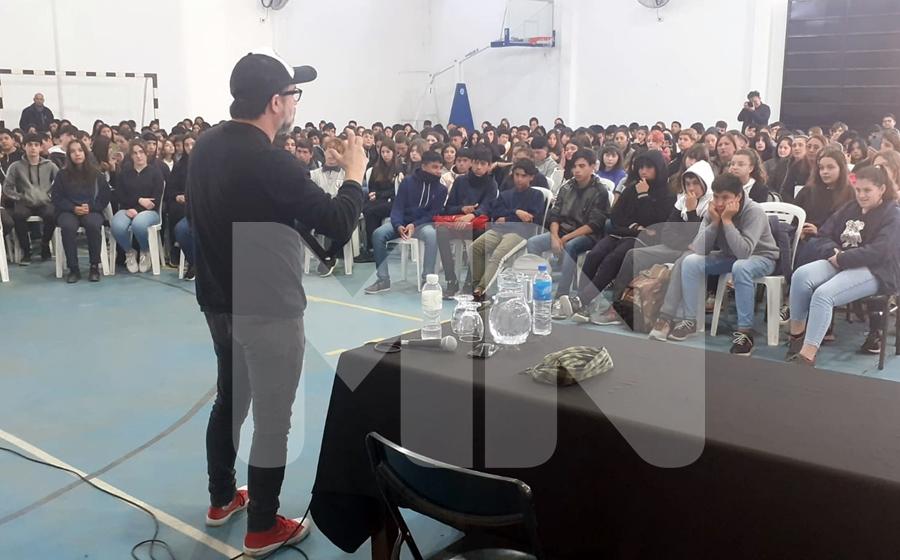 Gastón Pauls brindó una charla sobre consumo problemático de sustancias psicoactivas