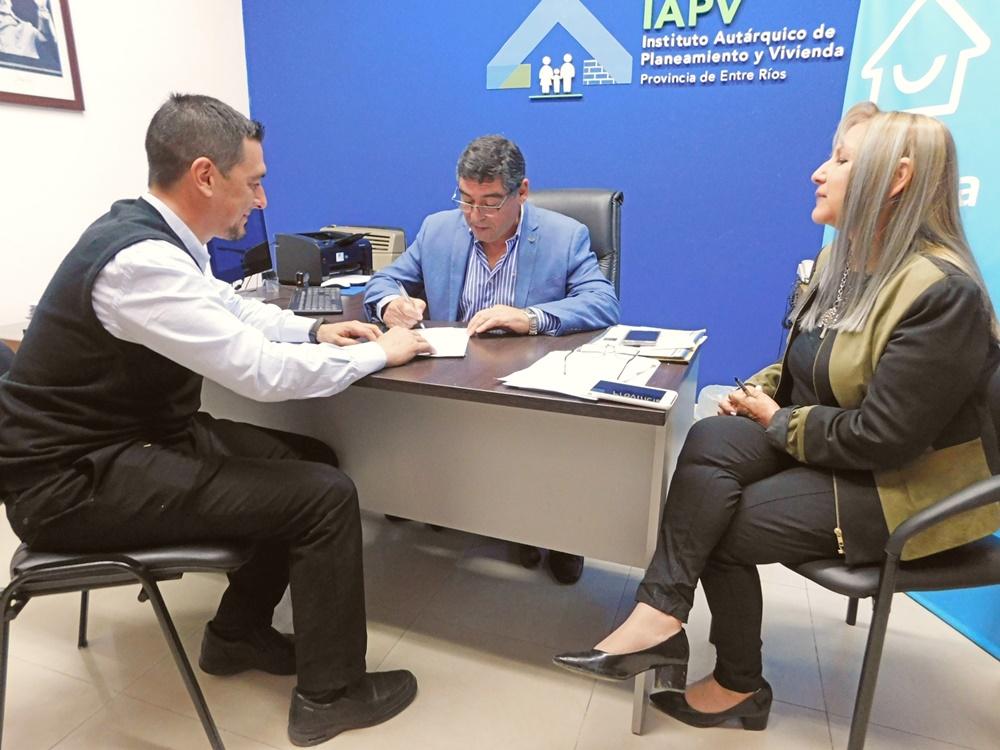 Se rubricaron los contratos para construir 50 nuevas viviendas en Pueblo Liebig