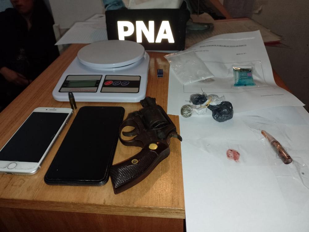 Allanan una veintena de domicilios y detienen a tres involucrados en una causa vinculada al narcotráfico
