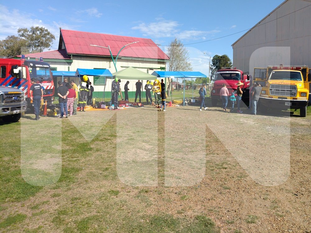 Este domingo, se realizó una exposición de Bomberos en la Estación