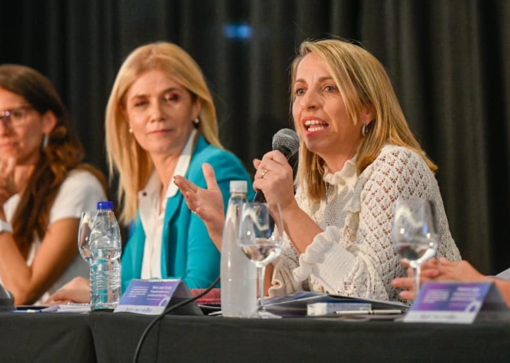 Stratta valoró la decisión política de poner en debate las tareas de cuidado