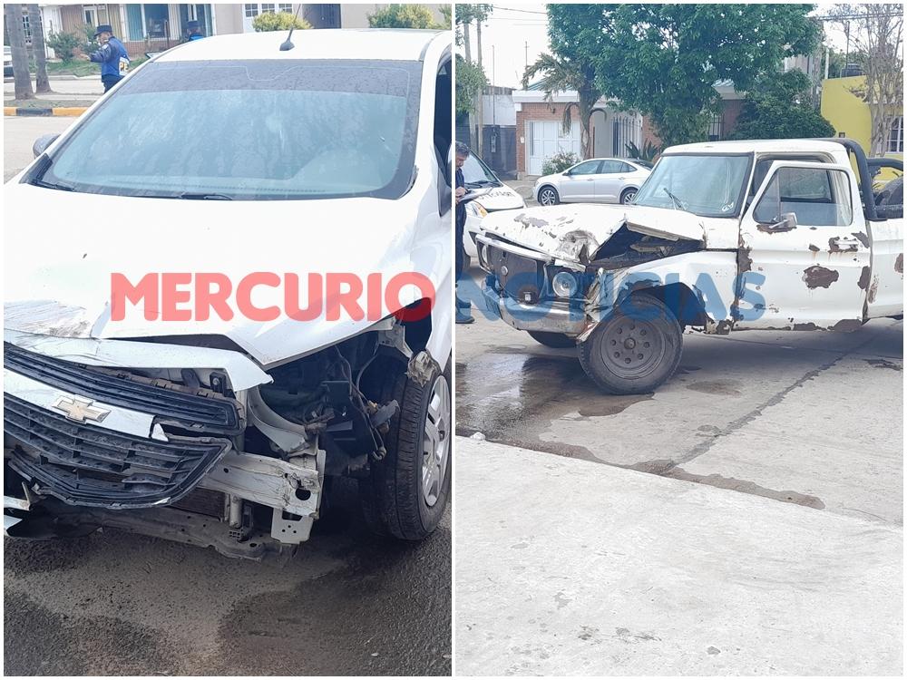 Fuerte choque entre un auto y una camioneta en la avenida Sarmiento ...