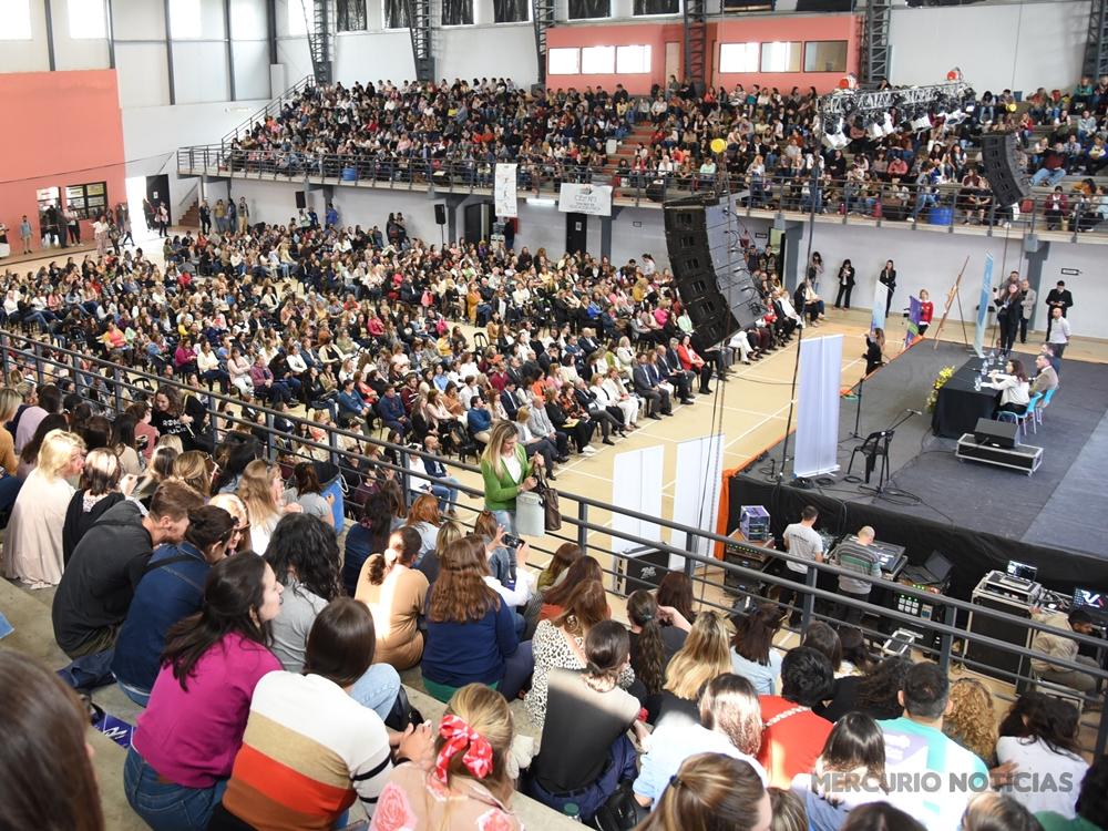 Multitudinaria convocatoria para el inicio del VII Congreso de Educación