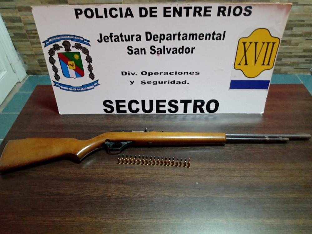 Por una denuncia por amenazas, allanaron vivienda y requisaron dos vehículos