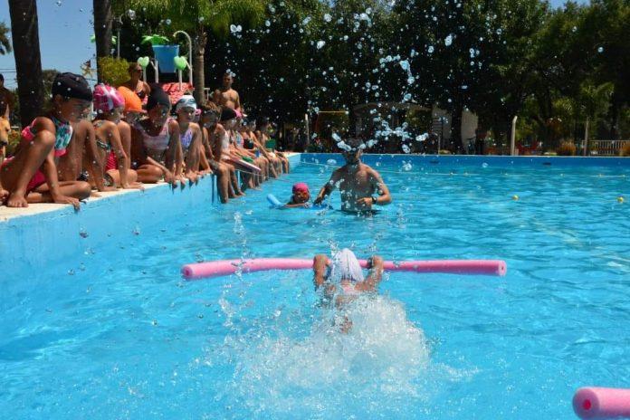 Ante la ola de calor, extienden los horarios del Natatorio municipal