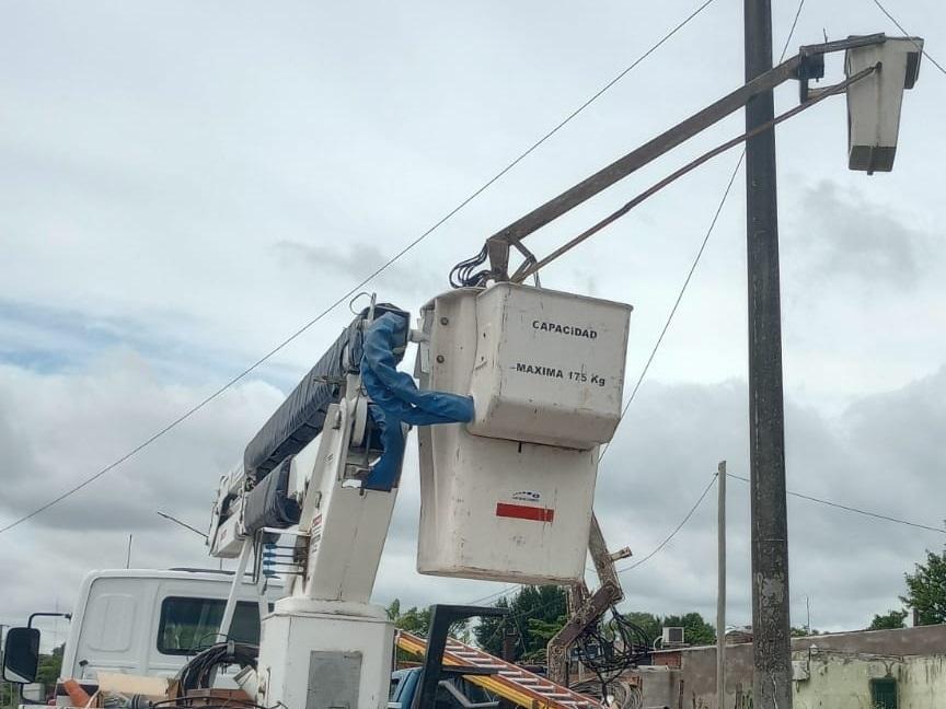 Un empleado de Enersa murió electrocutado mientras trabajaba en alta tensión