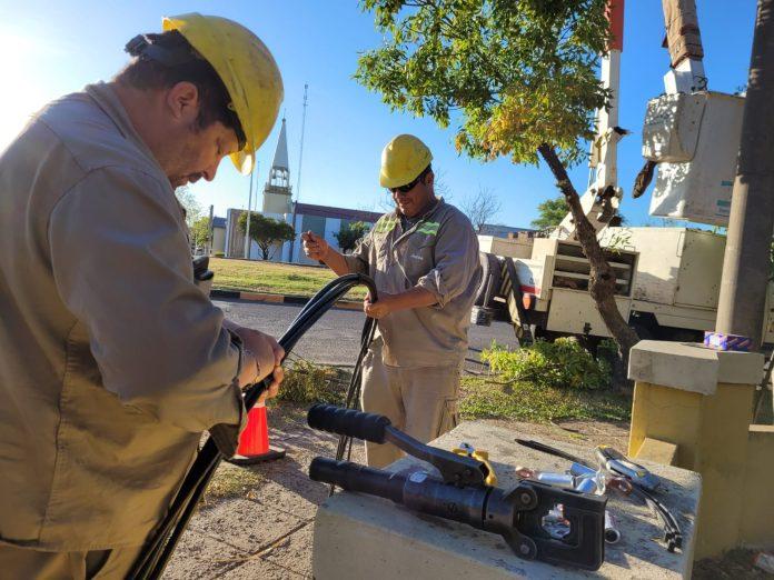 Enersa trabajó en la colocación de una nueva línea de alimentación para el Tanque Central