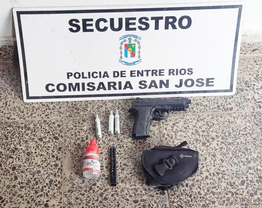 Secuestraron arma y balines en una causa por violencia familiar