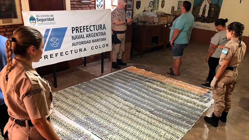 Pretendían pasar 80 mil dólares por el río desde el Uruguay