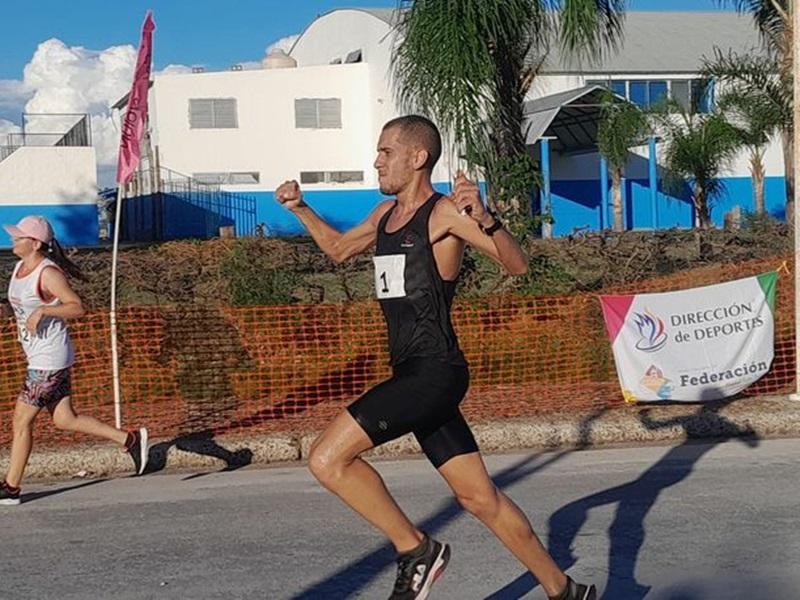 El concordiense Juan Segovia triunfó en la “Maratón Aniversario Ciudad de Federación”