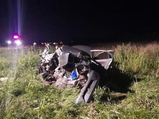 Milagrosamente resultaron con lesiones leves dos mujeres tras chocar auto y colectivo