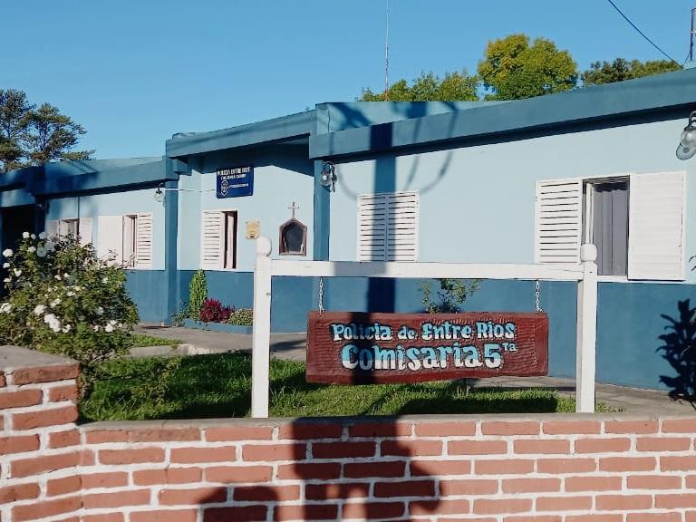 Detuvieron a un joven de 22 años y a un hombre de 72 por retener a una mujer y su hija
