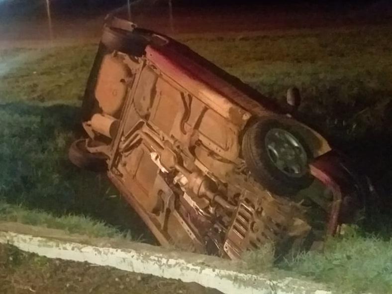 Un automóvil volcó en la autovía 14