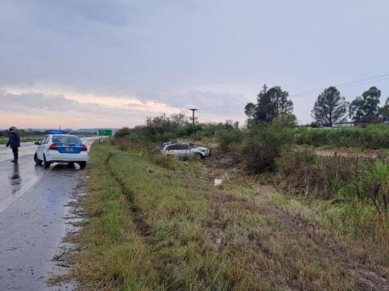 Un automóvil despistó en la autovía 14