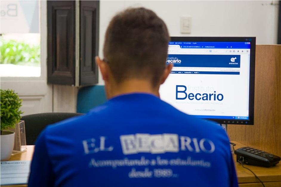 Comenzó el pago de becas provinciales de todos los niveles