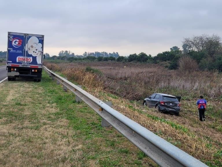 Chocaron un auto y un camión en la ruta 130