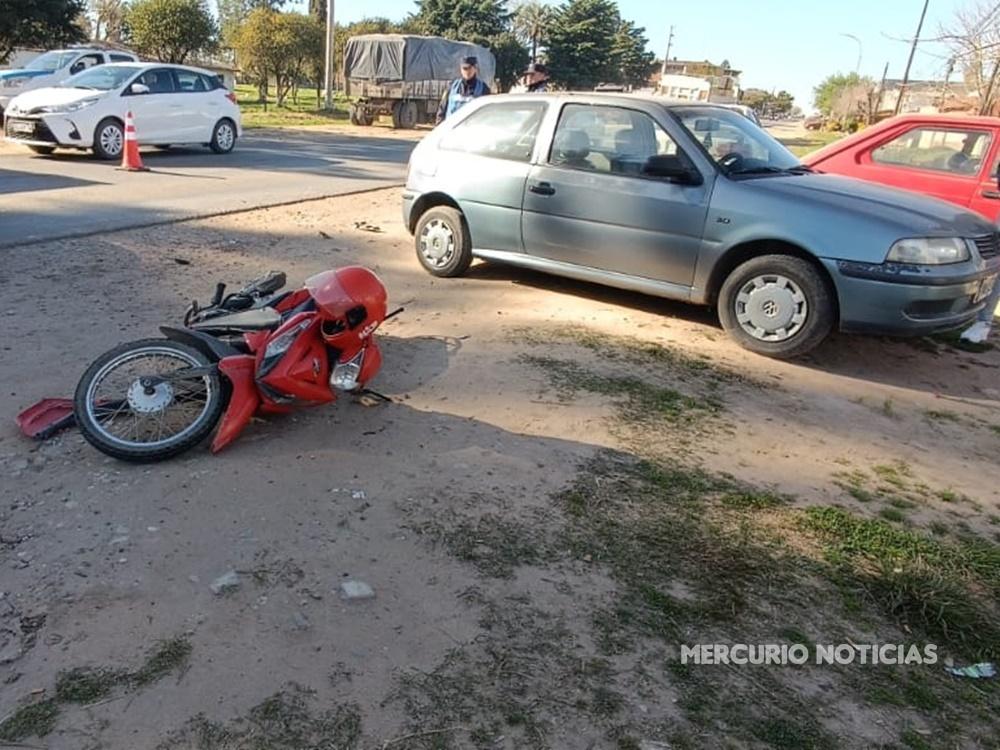 Una motociclista resultó con lesiones tras chocar con un auto en San José