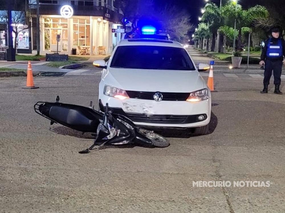 Lesiones leves para motociclista en un accidente en Villa Elisa