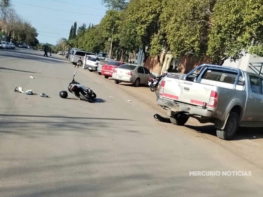 Colón: motociclista con lesiones graves tras impactar con una camioneta estacionada