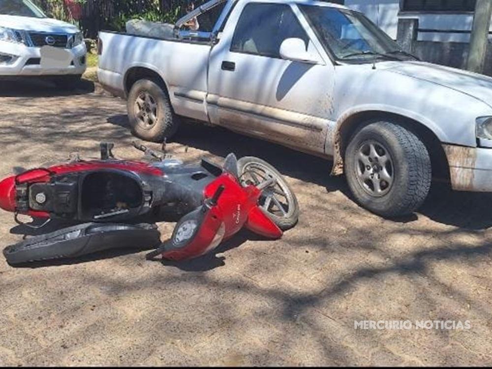 Una motociclista sufrió lesiones graves en un accidente en Colón