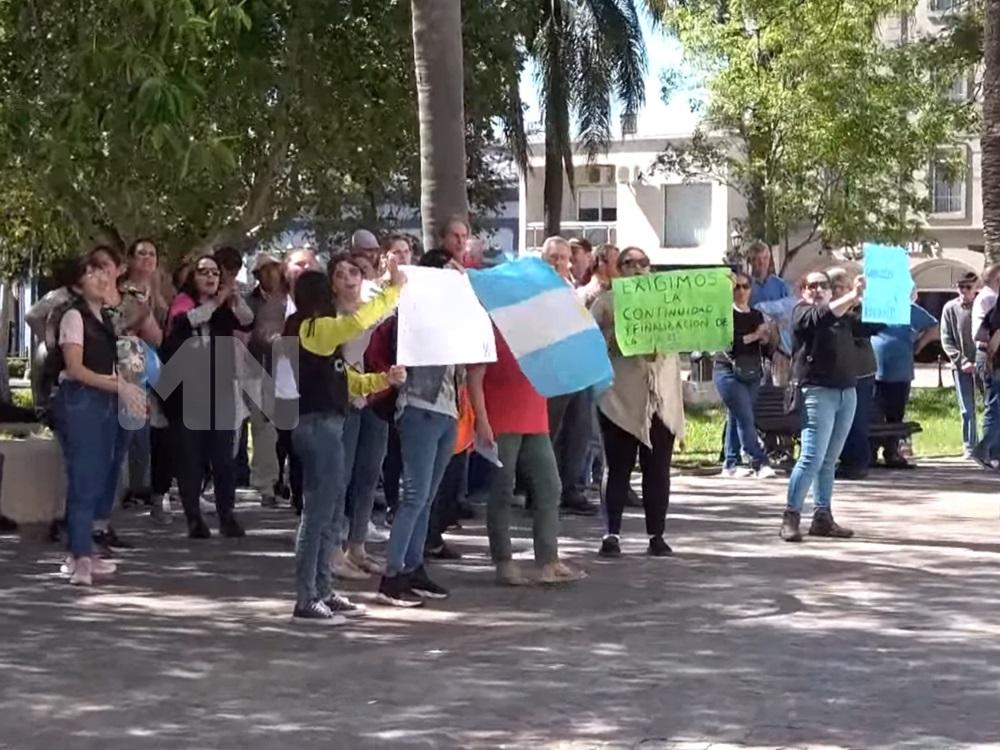 Vecinos de la Ruta 20 protestaron frente al municipio de Villaguay por la obra vial