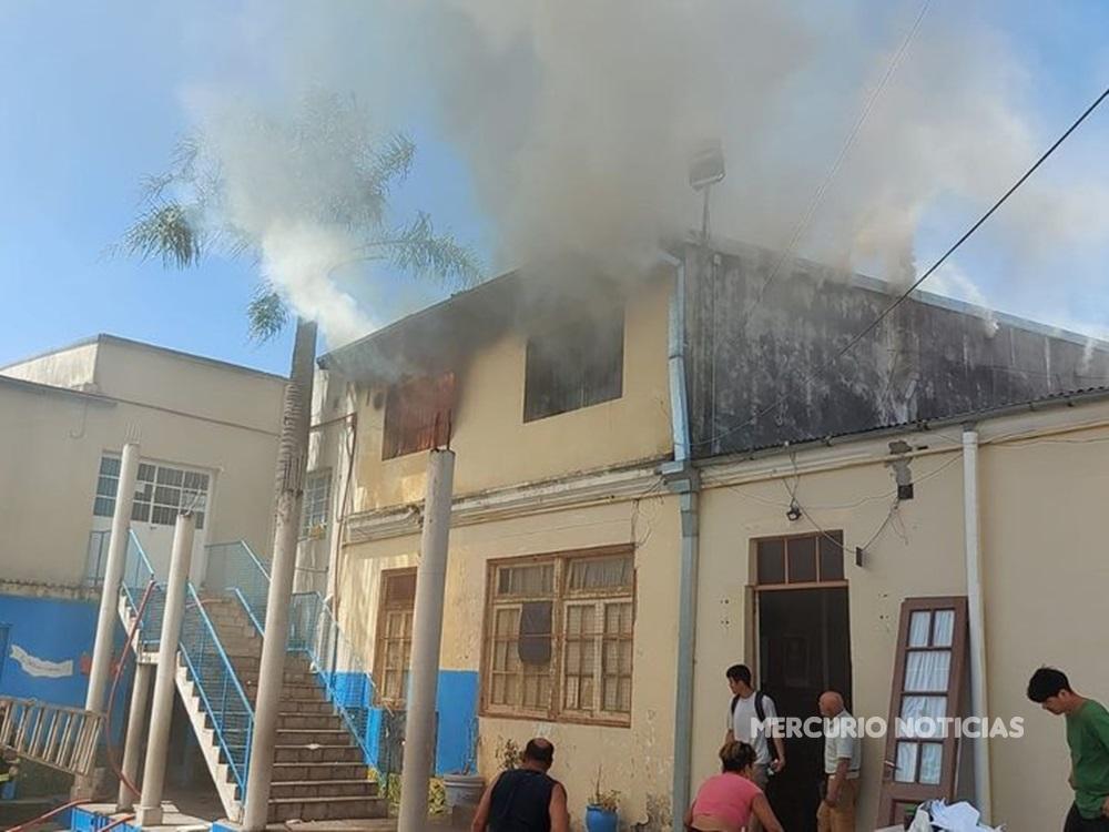 Incendio afectó casa parroquial en Concordia: piden ropa para el padre Petelín