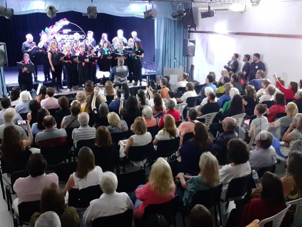 A sala llena, se vivió el 10º Encuentro Coral San Salvador