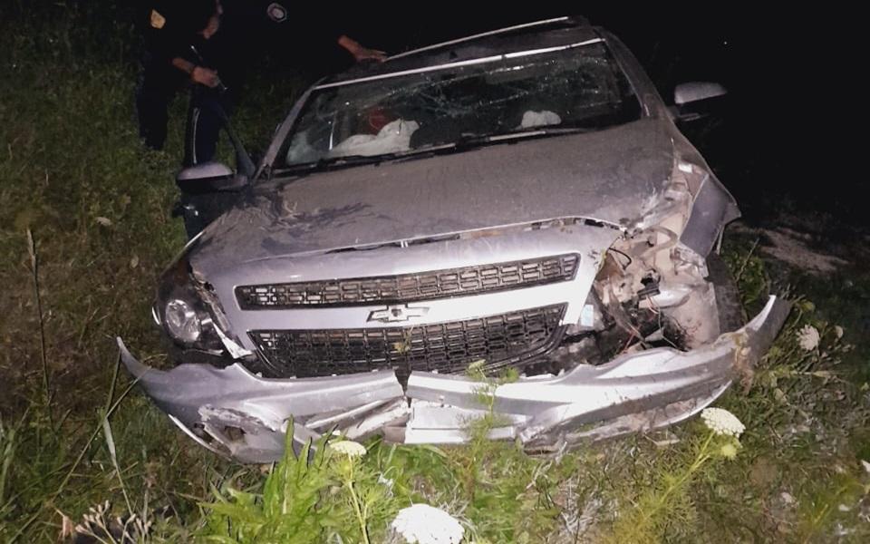 Camioneta volcó en avenida De los Criollos de San Salvador