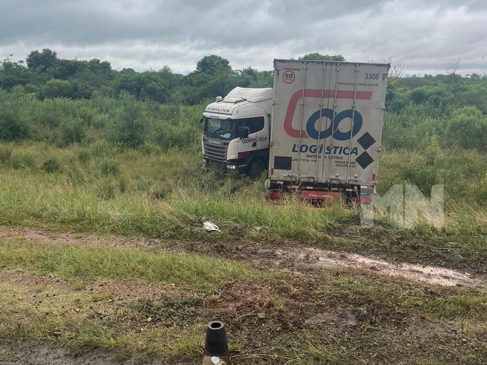 Camión brasilero brasilero se despistó en la ruta 14