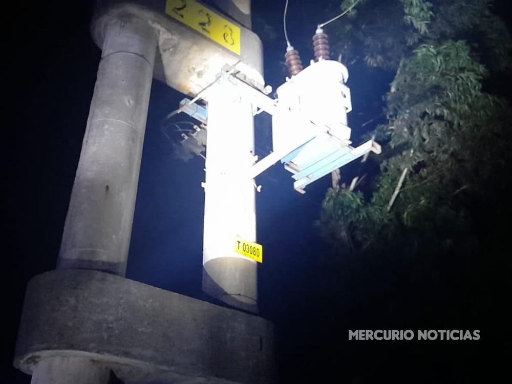 Dos sujetos fueron detenidos mientras robaban transformadores