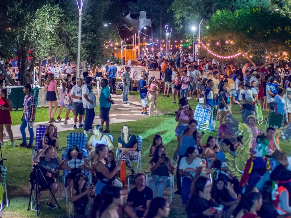 San Salvador tuvo sus dos noches de corsos
